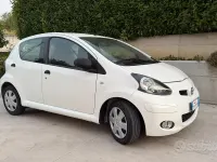 Usata Toyota Aygo Connect Style 68 CV (50 kW) 2010 Bianco Utilitaria