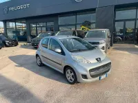 Usata Peugeot 107 68 CV (50 kW) 2010 Grigio Utilitaria
