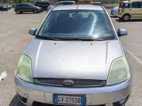 Usata Ford Fiesta Ghia 75 CV (55 kW) 2005 Grigio Utilitaria
