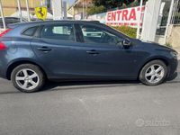 Usata Volvo V40 120 CV (88 kW) 2018 Blu Station wagon