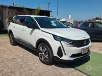 Usata Peugeot 5008 Allure 131 CV (96 kW) 2023 Bianco SUV