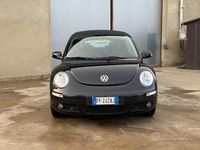 Usata VW Beetle 102 CV (75 kW) 2010 Nero Cabrio
