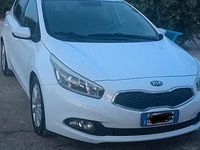 Begagnad Kia Ceed 2012 Vit Halvkombi