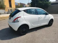 Usata Lancia Ypsilon 69 CV (50 kW) 2015 Bianco Utilitaria