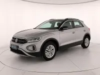 Usata VW T-Roc Life 110 CV (80 kW) 2023 Pyrit silver metallizzato nero SUV