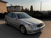 Usata Mercedes E270 177 CV (130 kW) 2004 Grigio Berlina