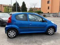 Usata Peugeot 107 Active 68 CV (50 kW) 2010 Blu Utilitaria