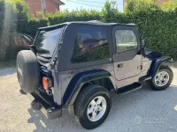 Usata Jeep Wrangler Sport 118 CV (86 kW) 1997 Blu SUV