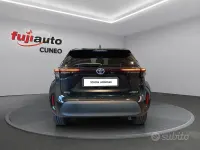 Käytetty Toyota Yaris Cross Trend 116 HP (85 kW) 2022 Musta Katumaasturi