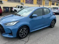 Usata Toyota Yaris Hybrid Lounge 92 CV (67 kW) 2021 Blu Berlina