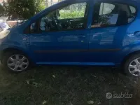 Usata Peugeot 107 68 CV (50 kW) 2010 Bluazzurro Utilitaria