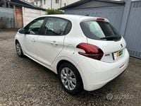 Usata Peugeot 208 Active 102 CV (75 kW) 2019 Bianco Utilitaria