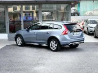 Usata Volvo V60 CC 150 CV (110 kW) 2017 Blu/azzurro Station wagon