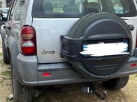 Usata Jeep Cherokee 163 CV (119 kW) 2005 Grigio SUV