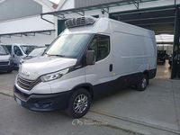 Usata Iveco Daily 136 CV (100 kW) 2022 Argento Berlina