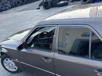 Usata Mercedes 200 72 CV (52 kW) 1985 Grigio Berlina