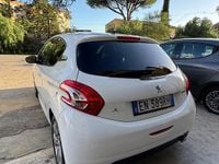 Usata Peugeot 208 Sport 68 CV (50 kW) 2013 Bianco Utilitaria