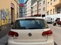 Usata VW Golf VI 122 CV (89 kW) 2011 Bianco Utilitaria