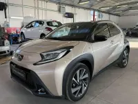 Usata Toyota Aygo X Lounge 72 CV (52 kW) 2022 Oro SUV
