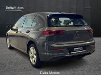 Usata VW Golf VIII Life 116 CV (85 kW) 2020 Grigio scuro metallizzato Utilitaria