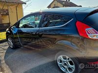 Usata Ford Fiesta 100 CV (73 kW) 2015 Nero Utilitaria
