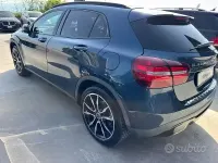 Usata Mercedes GLA200 136 CV (100 kW) 2019 Bluazzurro SUV