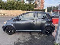 Usata Toyota Aygo 68 CV (50 kW) 2005 Grigio Utilitaria