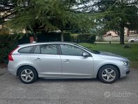 Usata Volvo V60 120 CV (88 kW) 2017 Grigio Station wagon