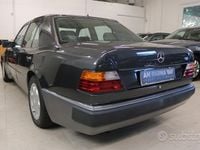 Usata Mercedes E500 326 CV (239 kW) 1992 Nero Berlina