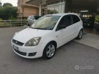 Usata Ford Fiesta 75 CV (55 kW) 2008 Bianco Utilitaria