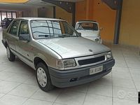 Usata Opel Corsa 54 CV (39 kW) 1990 Grigio Berlina