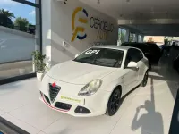 Usata Alfa Romeo Giulietta Distinctive 120 CV (88 kW) 2013 Bianco pastello Utilitaria