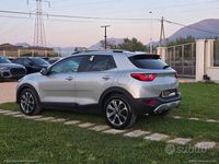 Usata Kia Stonic Style 100 CV (73 kW) 2022 Argento SUV