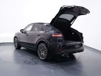 Usata Porsche Cayenne 340 CV (250 kW) 2020 Biskayablau m5e SUV