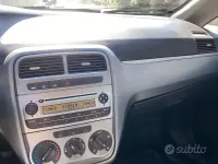Usado Fiat Punto 65 CV (47 kW) 2010 Negro Utilitario