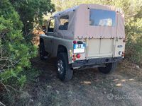 Usata Land Rover Defender 122 CV (89 kW) 2003 Beige Cabrio
