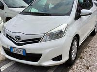 Usata Toyota Yaris Lounge 90 CV (66 kW) 2012 Bianco Berlina
