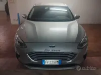 Usata Ford Focus 120 CV (88 kW) 2019 Grigio Station wagon