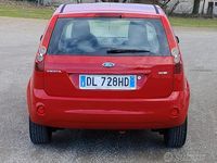 Usata Ford Fiesta Ghia 68 CV (50 kW) 2007 Rosso Utilitaria