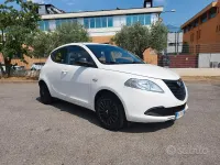 Usata Lancia Ypsilon 69 CV (50 kW) 2015 Bianco Utilitaria