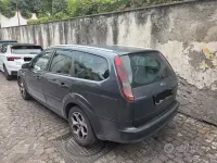 Usata Ford Focus 90 CV (66 kW) 2007 Bianco Station wagon