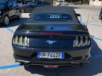 Usata Ford Mustang Convertible 314 CV (230 kW) 2020 Nero Cabrio
