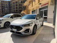 Usata Ford Focus ST 116 CV (85 kW) 2024 Grigio Berlina