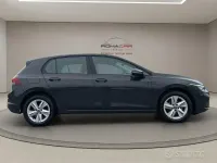Usata VW Golf VIII Life 110 CV (80 kW) 2023 Grigio Berlina