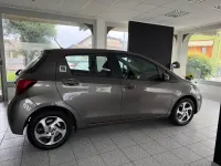 Usata Toyota Yaris Hybrid Active 73 CV (53 kW) 2016 Bianco Berlina