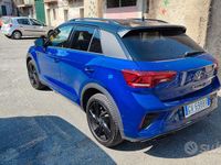 Usata VW T-Roc R-line 116 CV (85 kW) 2024 Blu SUV