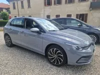 Usata VW Golf VIII Life 131 CV (96 kW) 2021 Grigio Berlina