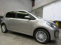 Usata VW up! move up! 65 CV (47 kW) 2022 Argento metallizzato Utilitaria