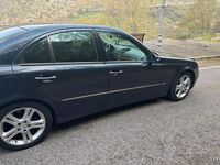 Usata Mercedes E220 150 CV (110 kW) 2003 Blu Berlina