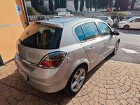 Usata Opel Astra Cosmo 110 CV (80 kW) 2008 Grigio Berlina